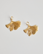 Brinco Leque Folhagem Dourado