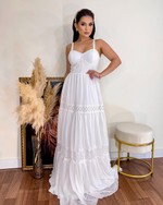 {Marisol} Vestido Longo Rodado Alcinha com Detalhes em Guipure (Branco Off)