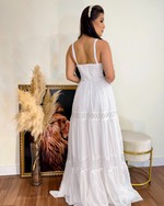 {Marisol} Vestido Longo Rodado Alcinha com Detalhes em Guipure (Branco Off)