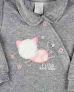 Macacao Bebe Menina Plush com Pezinho Bordado Gatinha