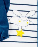 Macacao Bebe Menino Plush Liso e Listrado com Bordados Aplicados de Coelhinhos
