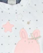 Macacao Bebe Menina Plush Estampado e Liso Bordados Aplicados de Coelhinha