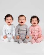 Macacao Bebe Menina Plush Estampado e Liso Kit Macacao Plush Menina Coelhos e Bolinhas 3 Pecas