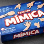 FAZENDO MIMICA 