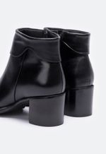 Bota Feminina Cano Curto Couro Preto