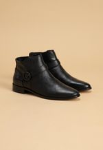 Bota Feminina de Couro Cano Baixo com Fivela  Preto
