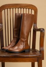 Bota Feminina Couro Granulado Damasco Cano Longo com Zíper Lateral