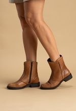 Bota Feminina Couro Liso Caramelo com Zíper Lateral