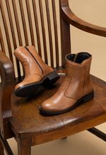 Bota Feminina Couro Liso Caramelo com Zíper Lateral