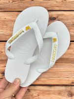Havaianas Top Branco + Escrita Dourado + Borboleta Amarela 