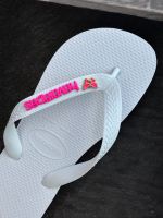 Havaianas Top Branca + Escrita Rosa Neon + Borboleta Rosa Neon
