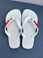 Havaianas Top Branca + Escrita Vermelha + Borboleta Vermelha 