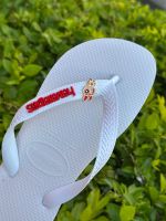 Havaianas Top Branca + Escrita Vermelha + Florzinha Superpoderosas 