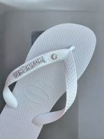 Havaianas Top Branca + Escrita Prata + Ponto de Luz Cristal 
