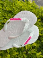 Havaianas Top Branca + Escrita Rosa Neon