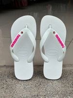 Havaianas Top Branca + Escrita Rosa + Ponto Luz Rosa