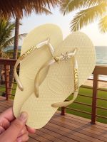 Havaianas Slim Buttercream + Escrita Dourada + Tartaruga e Estrela Strass