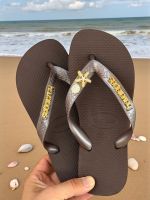 Havaianas Top Café + Escrita Dourada + Concha + Estrela