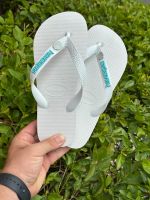 Havaianas Top Branco + Escrita Azul Claro + Concha Glitter
