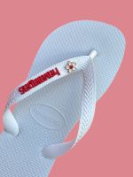 Havaianas Top Branco + Escrita Vermelho + Flor Branca Pedra Vermelho