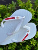 Havaianas Top Branco + Escrita Vermelho + Flor Branca Pedra Vermelho
