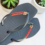 Havaianas Square Preto + Escrita Vermelha + Cereja 