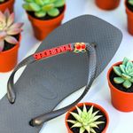 Havaianas Square Preto + Escrita Vermelha + Cereja 