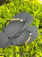 Havaianas Square Preto + Escrita Dourada + Borboleta Branca