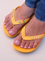 Havaianas Top Amarelo + Escrita Dourada + Coco + Coqueiro