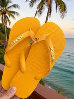 Havaianas Top Amarelo + Escrita Dourada + Coco + Coqueiro