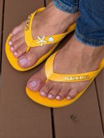 Havaianas Top Amarelo + Escrita Dourada + Concha + Estrela