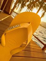 Havaianas Top Amarelo + Escrita Dourada
