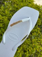 Havaianas Square Branco + Escrita Dourado 