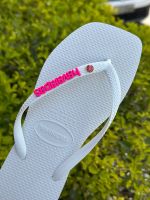 Havaianas Square Branco + Escrita Rosa + Ponto de Luz Rosa 