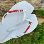 Havaianas Square Branca + Escrita Vermelha + Cereja 
