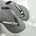 Havaianas Top Preta + Escrita Prata + Calda Sereia + Concha