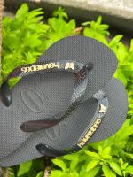 Havaianas Top Preto + Escrita Dourada + Borboleta Branca
