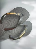 Havaianas Top Preto + Escrita Dourada + Borboleta Preta