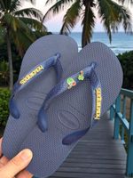 Havaianas Top Marinho + Escrita Dourada + Coco + Coqueiro