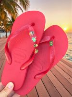 Havaianas Top Vermelho + Pins Tucano, Coqueiro, Abacaxi, Coco, Brasil