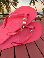 Havaianas Top Vermelho + Pins Tucano, Coqueiro, Abacaxi, Coco, Brasil
