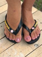 Havaianas Top Preto + Escrita Dourada + Flor Cerejeira
