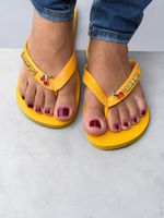 Havaianas Top Amarelo + Escrita Dourada + Cereja 