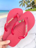 Havaianas Top Vermelho + Escrita Dourada + Bandeira Brasil e Tucano