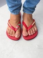 Havaianas Top Vermelho + Escrita Dourada + Bandeira Brasil e Tucano