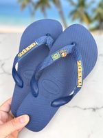 Havaianas Top Marinho+ Escrita Dourada + Bandeira Brasil e Tucano