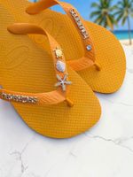 Havaianas Top Amarelo + Escrita Dourada + Estrela, Concha, Tartaruga e Ponto de Luz