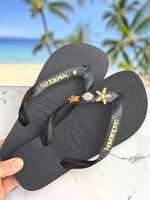 Havaianas Top Preto + Escrita Dourada + Estrela, Concha, Tartaruga e Ponto de Luz