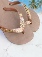 Havaianas Top Rose Gold + Escrita Dourada + Estrela, Concha, Tartaruga e Ponto de Luz