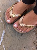 Havaianas Top Rose Gold + Escrita Dourada + Estrela, Concha, Tartaruga e Ponto de Luz